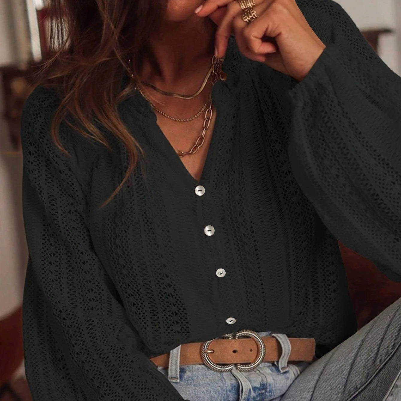 Women's long-sleeved V-neck shirt