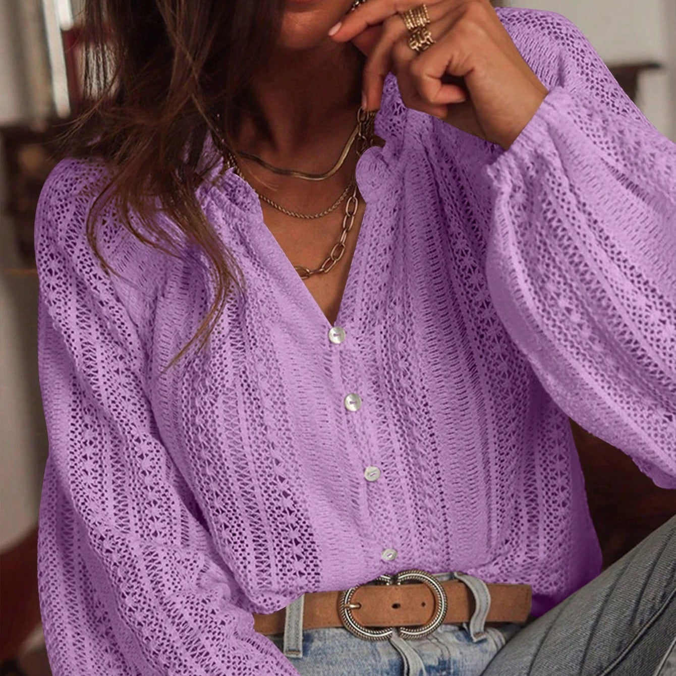 Women's long-sleeved V-neck shirt