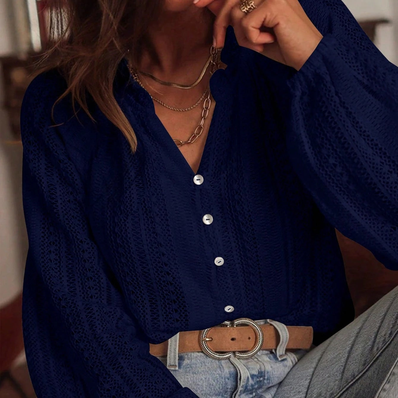 Women's long-sleeved V-neck shirt