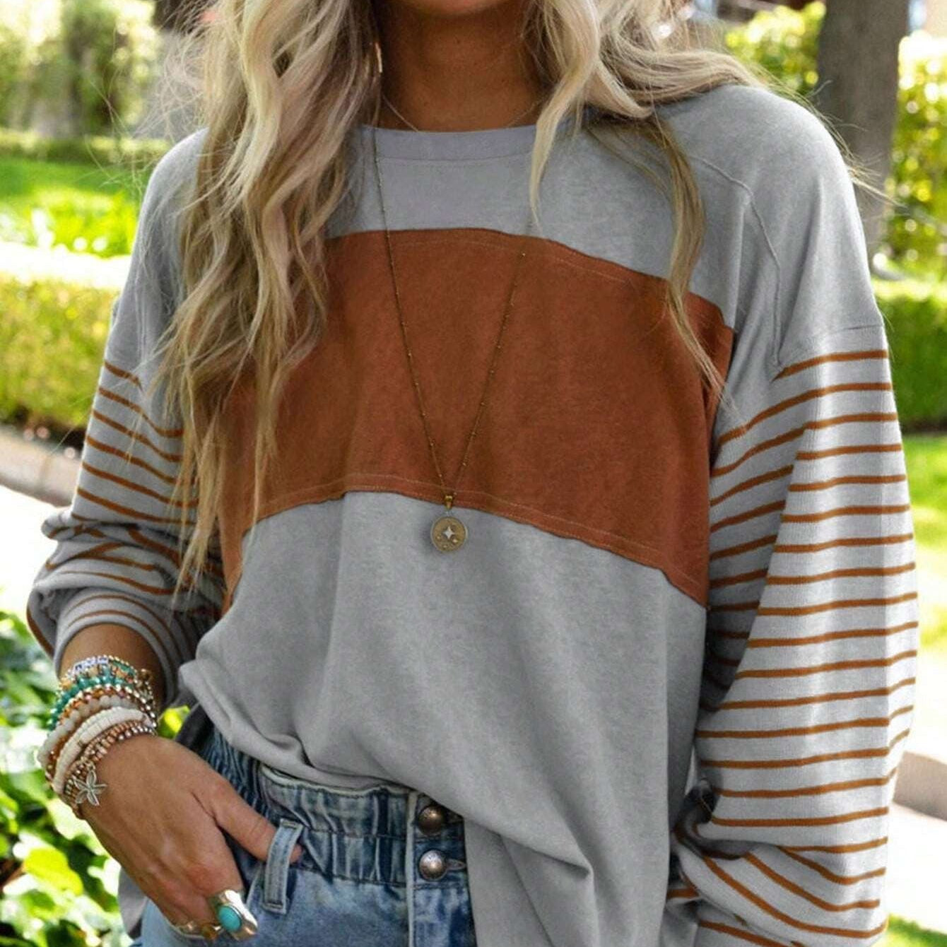 Crew neck striped long-sleeved slit T-shirt